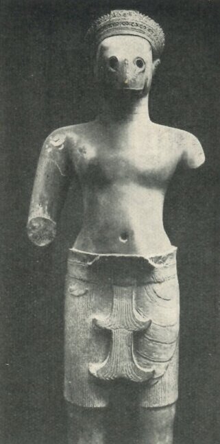 B. Statuette masculine, À tête de cheval. Style de Rolùos. Pl. III (2-3).