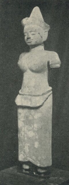 Statue Féminin. Art Khmèr, Style du Bàphuon (?). Pl. XI (3-21).