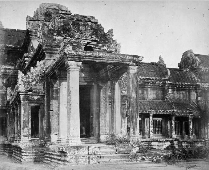 TH10C&#x2F;N&#x3A;&#x20;Nakhon&#x20;Wat.&#x20;Gateway&#x20;in&#x20;center&#x20;of&#x20;Western&#x20;gallery,&#x20;1866&#x20;&#x5B;AC&#x5D;&#x20;&#x28;horizontally&#x20;flipped&#x29;