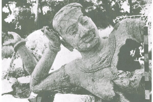 Vishnu befeo 1936 mebon occidental statuecoucheeenbronze fragmentprincipalvude face