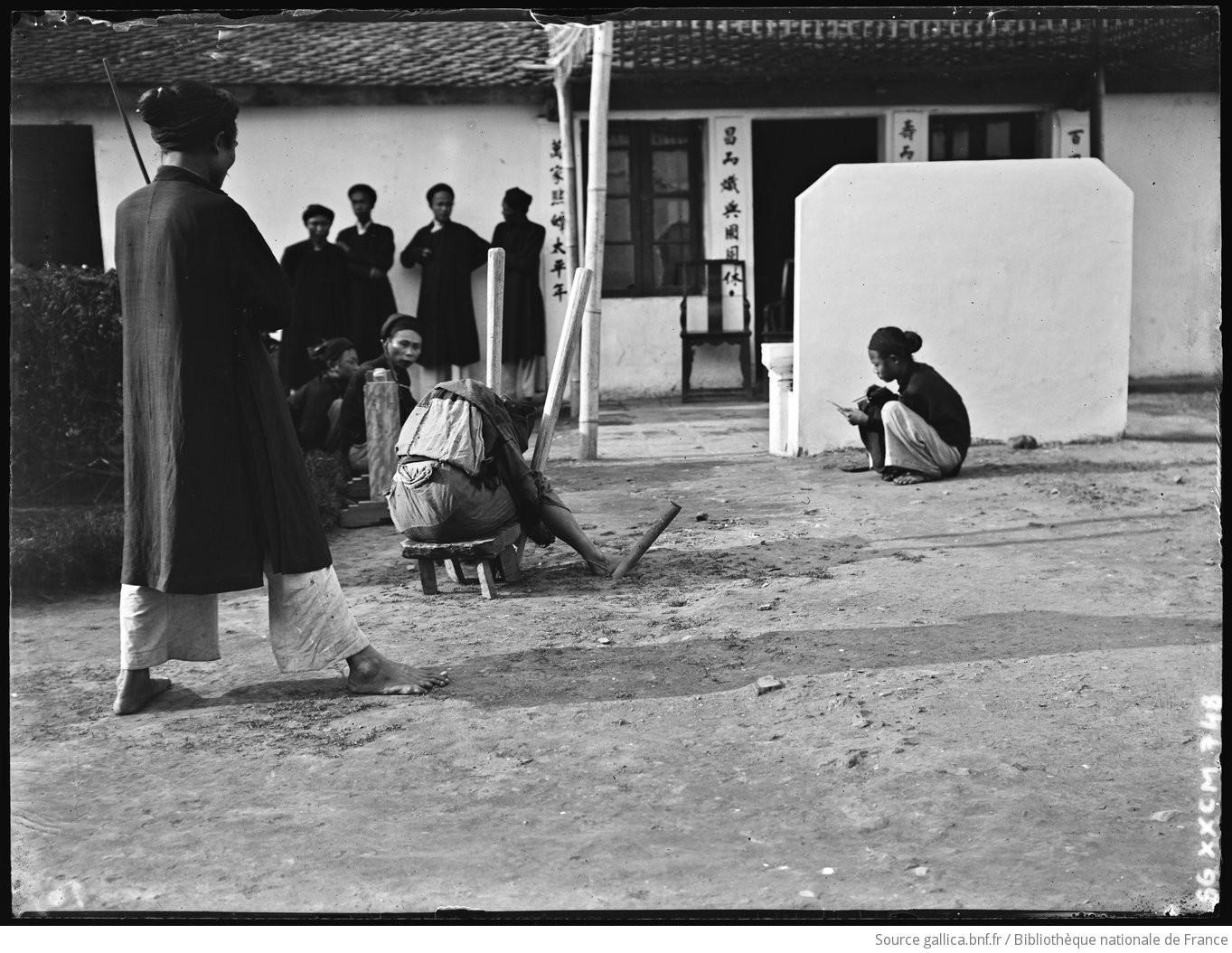 Salles Hanoi Au tribunal indigene cadouille receleuse
